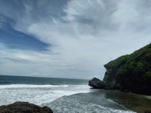 Pantai Nglangkap di kalurahan Krambilsawit Wisata Gunungkidul salah satunya adalah pantai Nglangkap