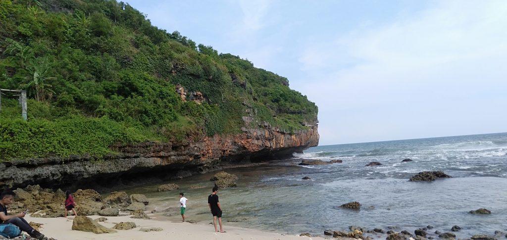 Pantai Butuh Bak Perawan, Situasi Pantai ,Butuh ketika mulai Surut