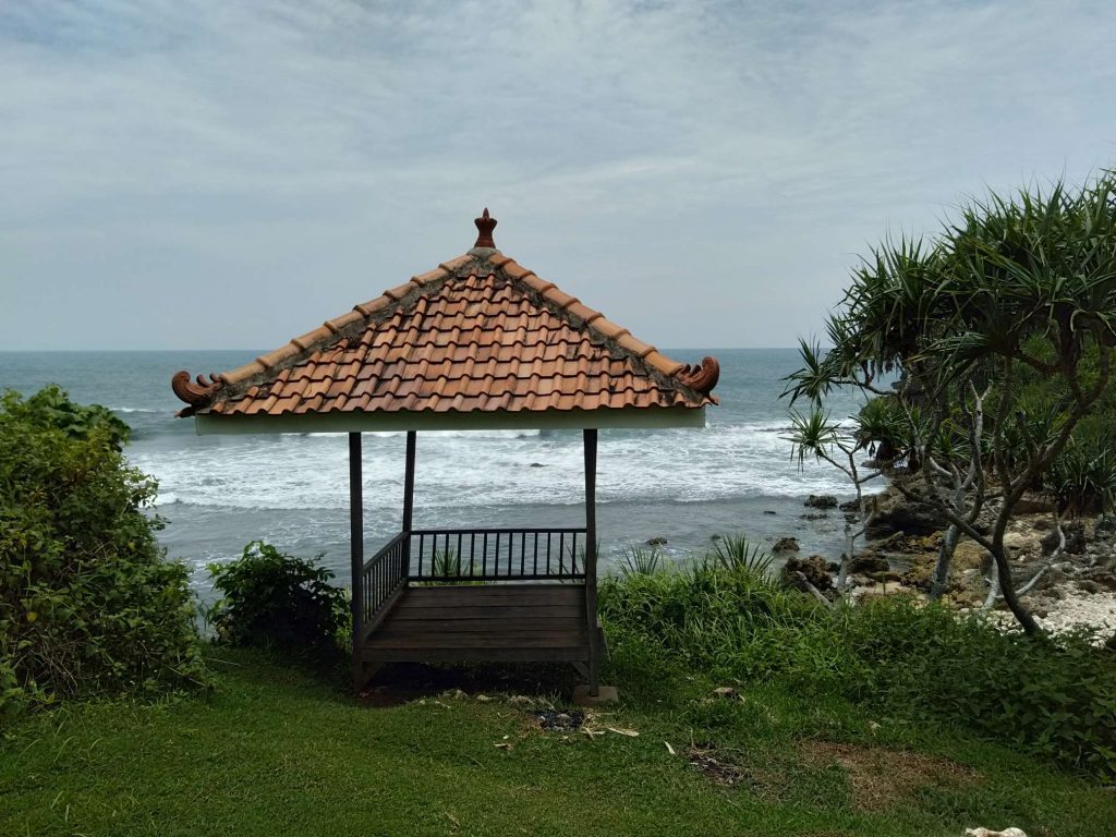 Pasir Putih Pantai Ngedan Cocok Untuk Melewatkan Malam Tahun Baru 2023