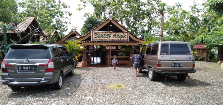 Rumah Makan di JJLS Dekat Rest Area HeHa Ocean View