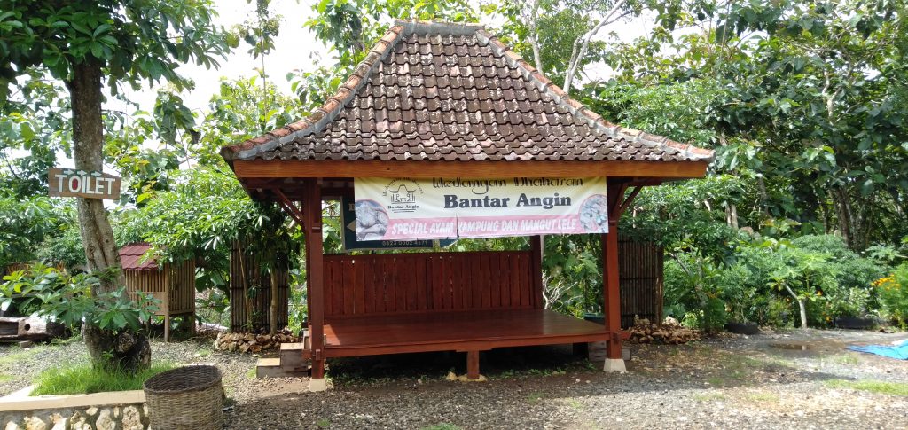 Rumah Makan di JJLS Dekat Rest Area HeHa Ocean View