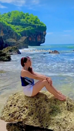 Camping favorit di pasir putih pantai Wohkudu