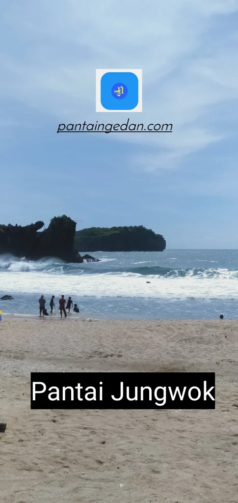 Pantai Jungwok salah satu destinasi wisata di Gunungkidul  dan cocok untuk camping. Di samping itu juga lokasi pantai Jungwok berdampingan dengan Jungwok Blue Ocean.