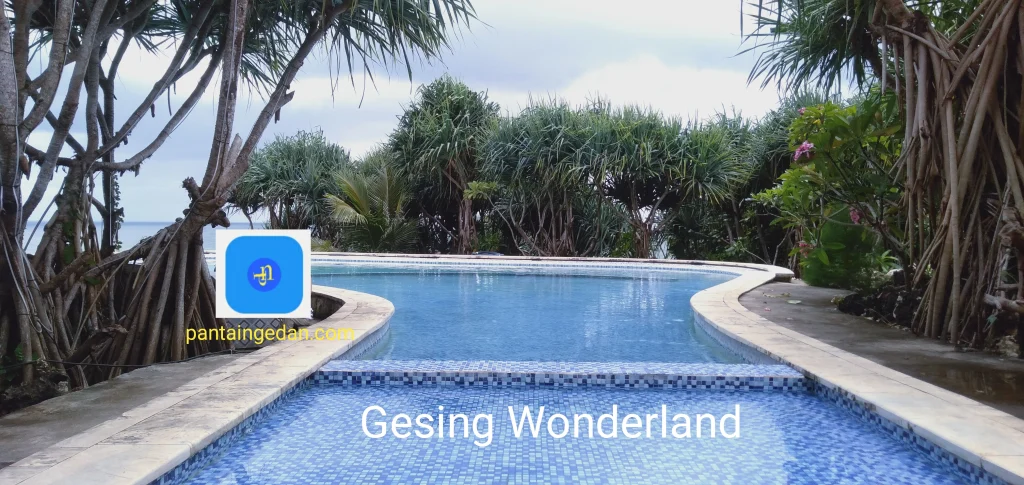 Kolam renang anak Gesing Wonderland di atas tebing.